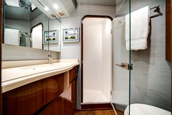 El Jefe 43 Master En-Suite Head