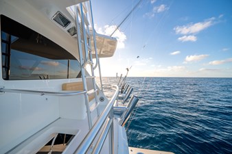 El Jefe 67 Aft Flybridge