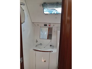 PACIFICO 32 Aft bathroom