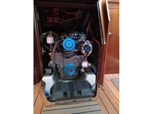 PACIFICO 54 Engine under stairs