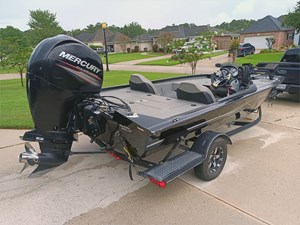 19' Tracker 2018 195 TXW 3 