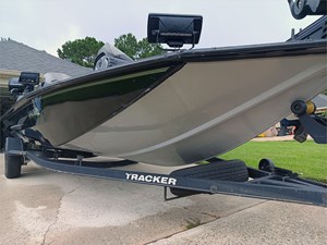 19' Tracker 2018 195 TXW 4 