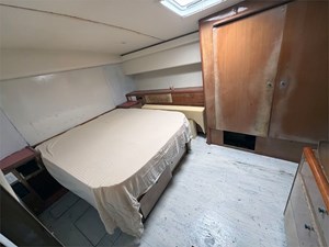 65' Viking 2000 Convertible 22 