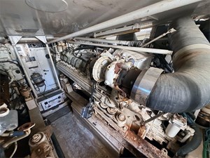 65' Viking 2000 Convertible 32 