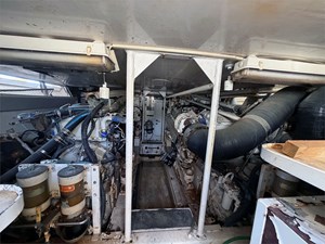 65' Viking 2000 Convertible 33 