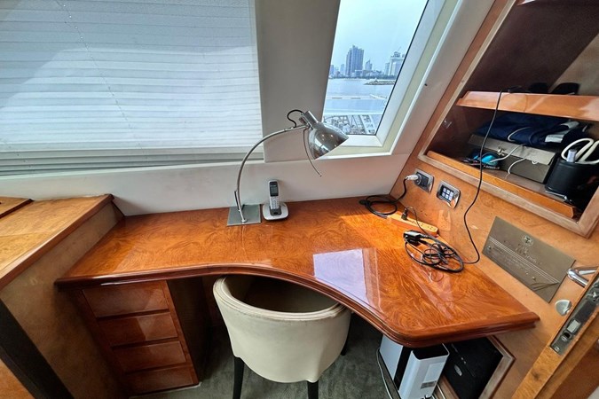 Euroyacht Planet 125S - Captain's desk