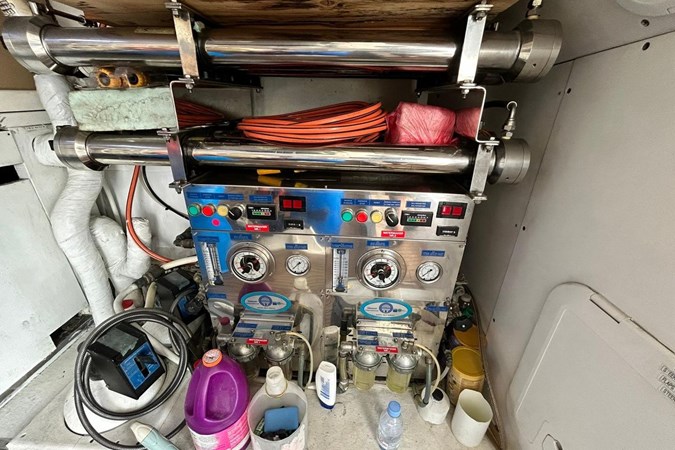 Euroyacht Planet 125S - Watermaker