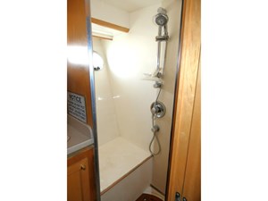 JOURNEY 37 Master Shower
