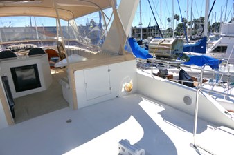 JOURNEY 47 Flybridge Aft Deck Stbd Fwd