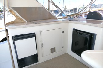 JOURNEY 60 Flybridge Utilities