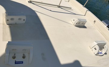 JOURNEY 67 Flybridge Dinghy Chocks