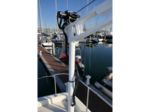 JOURNEY 71 Flybridge Dinghy Crane1