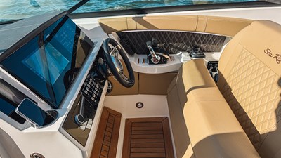 BLONDIE 10 Helm station