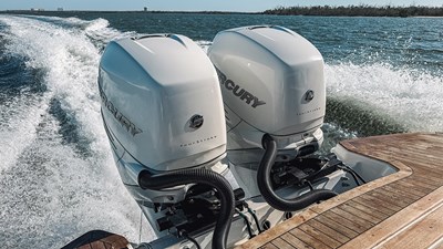BLONDIE 13 Twin outboard engines