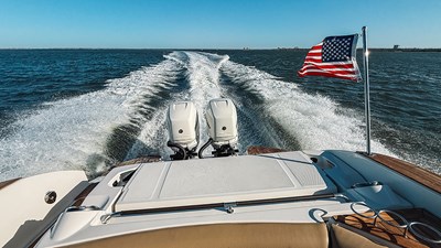 BLONDIE 15 Transom aft facing lounger folded