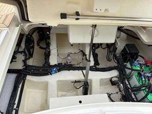 BLONDIE 42 Engine compartment