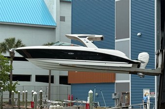 BLONDIE 45 Port profile (on marine forklift)