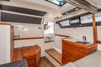 MINI MAHANA 11 MINI MAHANA 2018 AXOPAR 37 Suntop Motor Yacht Yacht MLS #458286 11