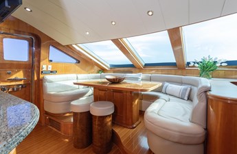 RAYS 10 Galley Dining