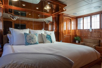 RAYS 15 Master Cabin