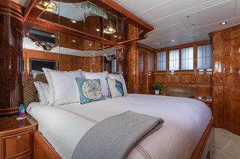 RAYS 17 Master Cabin