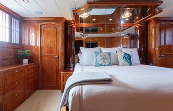 RAYS 18 Master Cabin