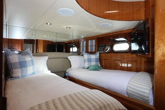 RAYS 21 Portside Twin Cabin
