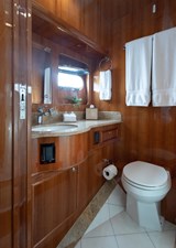 RAYS 23 Twin Cabin Head