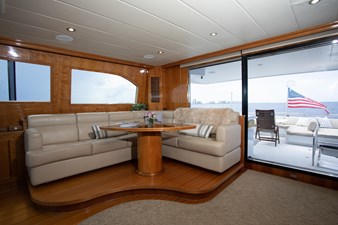 RAYS 28 Skylounge to Starboard