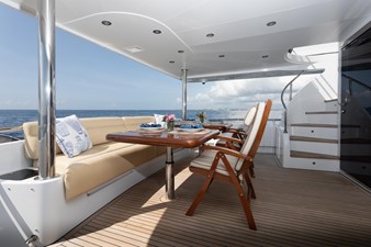 RAYS 40 Aft Deck