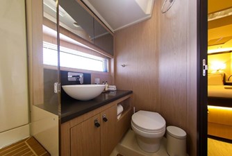 Beneteau Oceanis Yacht 62 8 