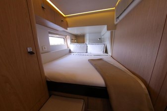 Beneteau Oceanis Yacht 62 11 