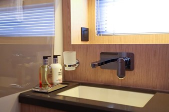 Beneteau Oceanis Yacht 62 13 