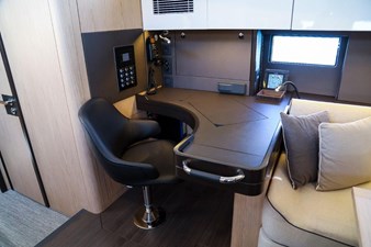 Beneteau Oceanis Yacht 62 16 