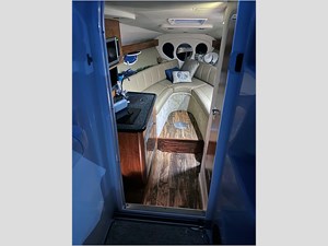 28' Rinker 2011 280 3 