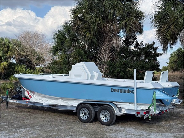 24' EVERGLADES 2017 243 CC