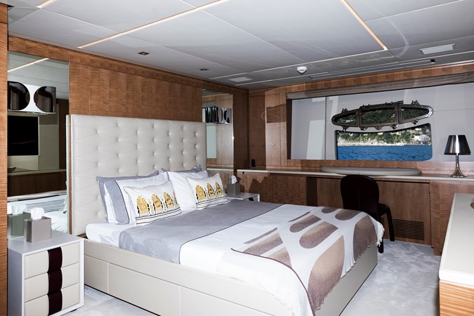 Pershing108maincabin