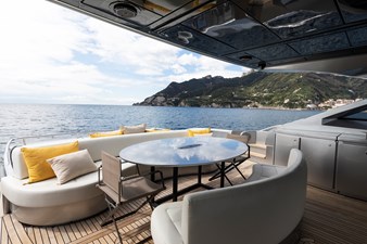 GRACE 14 Pershing108aftdeck