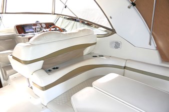 WINE DOWN 34 Cockpit Fwd Stbd