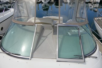 WINE DOWN 46 Foredeck entrance