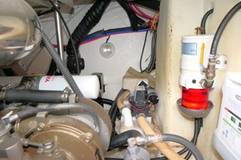 WINE DOWN 50 Engine room port