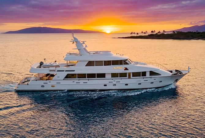 127' Crescent 2000/2024 FAVOR 