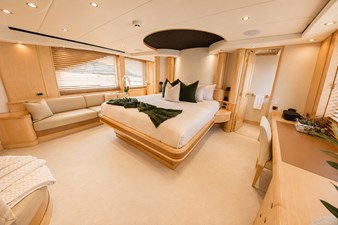 FAVOR 12 010 Main Deck Master Stateroom