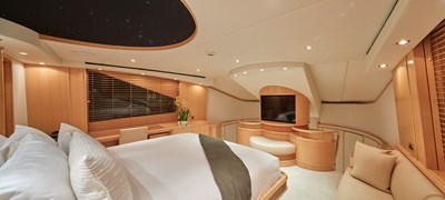 FAVOR 13 011 Main Deck Master Stateroom