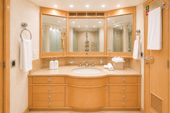 FAVOR 17 015 Main Deck Master Stateroom Ensuite 0