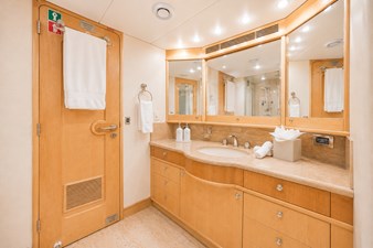 FAVOR 19 017 Main Deck Master Stateroom Ensuite - Hers