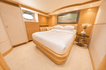 FAVOR 28 026 Lower Deck Forward Starboard VIP Guest State Room