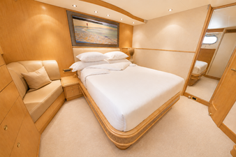 FAVOR 29 027 Lower Deck Forward Starboard VIP Guest State Room