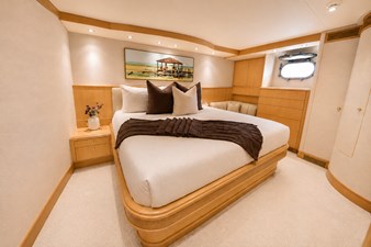 FAVOR 32 030 Lower Deck Aft Port Guest Stateroom 