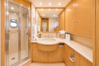 FAVOR 35 033 Lower Deck Aft Starboard Guest Stateroom Ensuite